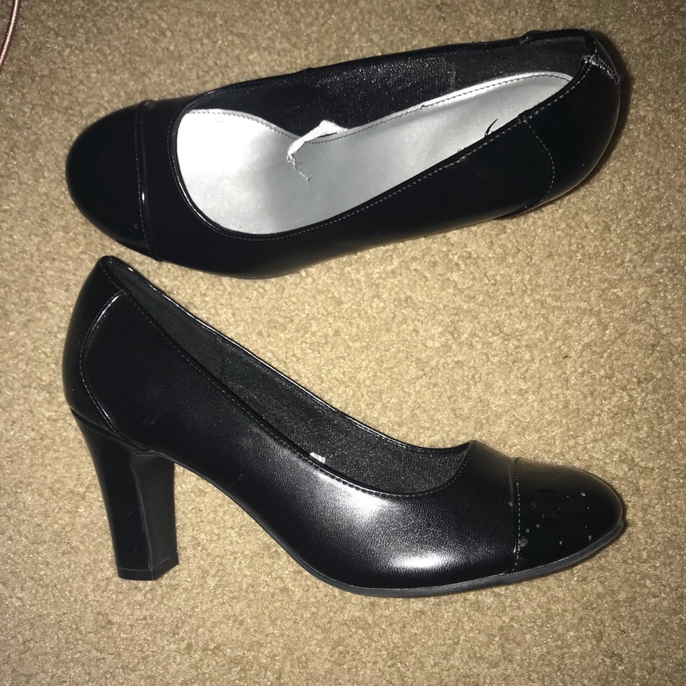 BLACK HEELS